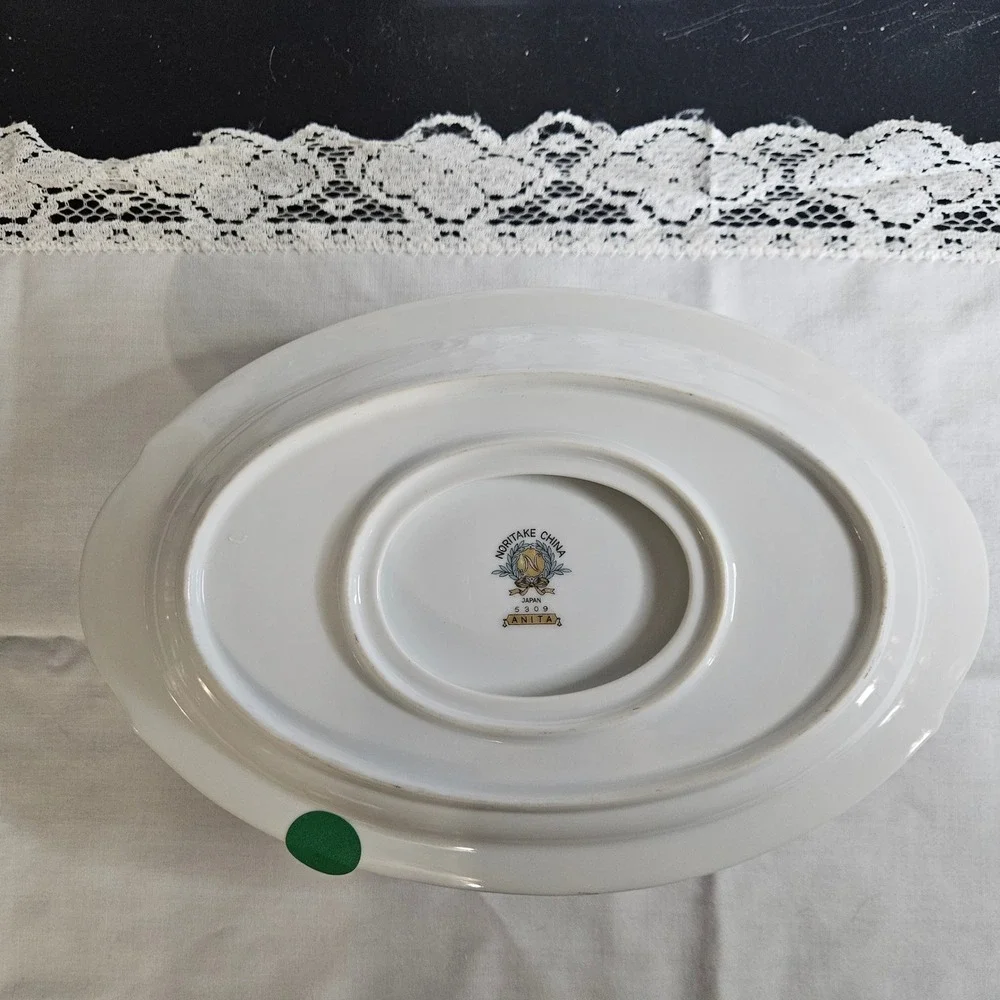 Noritake China Anita Pattern 5309 Gravy Boat with Attached Tray 7.5